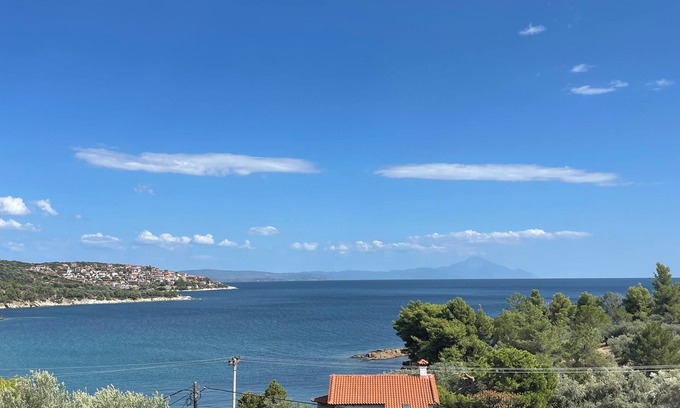 Pirgadikia Condo | theyellowhouses apartments, directly run by the sea, sea view groesse Veranta