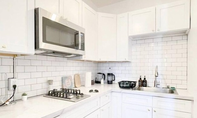 East Avenue Apartment | This apartment is a 0 bedroom(s), 1 bathrooms, located in Rochester, NY.
