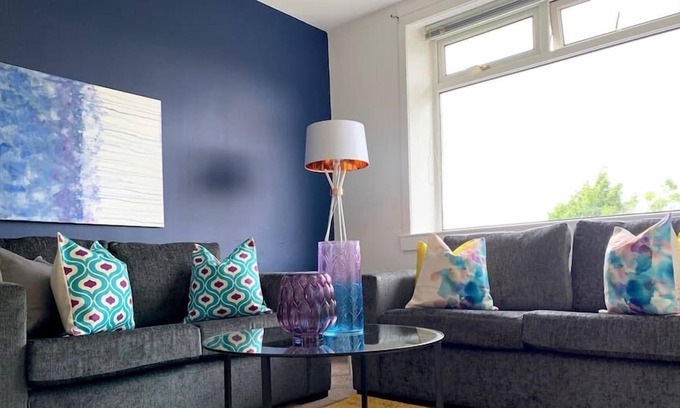 Motherwell Apartment | This apartment is a 2 bedroom(s), 1 bathrooms, located in North Lanarkshire, Scotland.