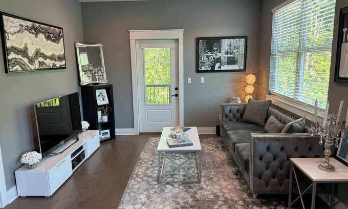 Northside Apartment | This apartment is a 1 bedroom(s), 1 bathrooms, located in Chattanooga, TN.