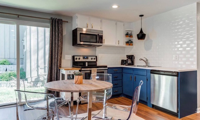 Rosedale Apartment | This apartment is a 2 bedroom(s), 1 bathrooms, located in Kansas City, KS.