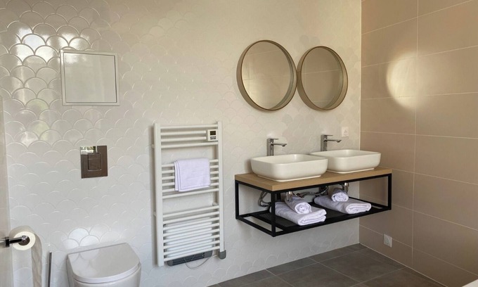 Vic-sur-Aisne Hotel | This beautiful country house is a former coaching inn dating from 1586,