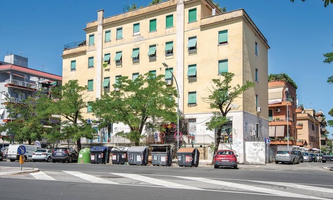 Monteverde Nuovo Apartment | This bright apartment on the 1st floor (without elevator) is located south of the center of Rome.