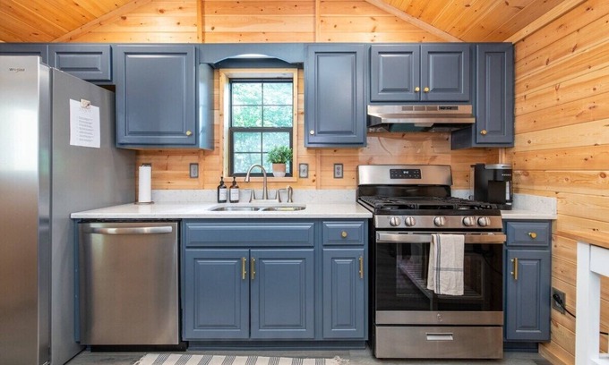 Stanton Cabin | This cabin is a 1 bedroom(s), 1 bathrooms, located in Stanton, KY.