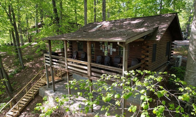 Gladehill Cabin | This cabin is a 2 bedroom(s), 1 bathrooms, located in Union Hall, VA.