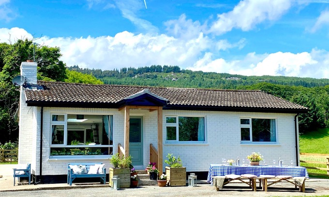 Coolbeg Cross Cottage | This charming 4 bedroomed newly renovated cottage is situated on a sheep farm.