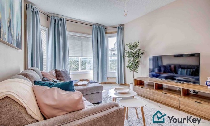Calgary Condo | This condominium is a 2 bedroom(s), 1 bathrooms, located in Calgary, AB.