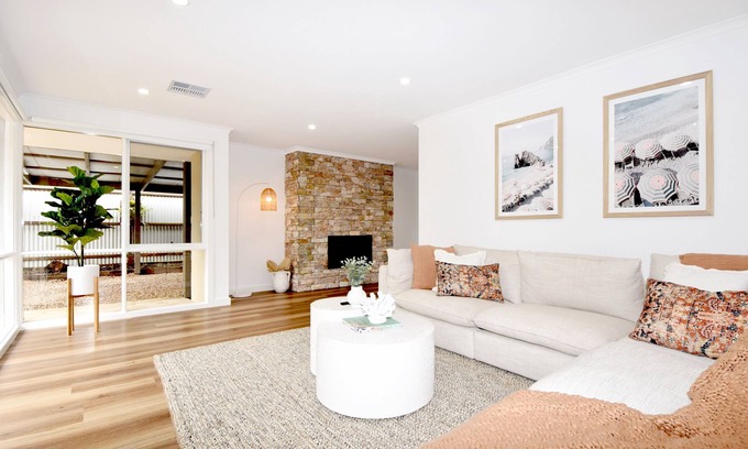 Tootgarook House | This fantastically positioned beach side home (sleeping 9-11 guests)