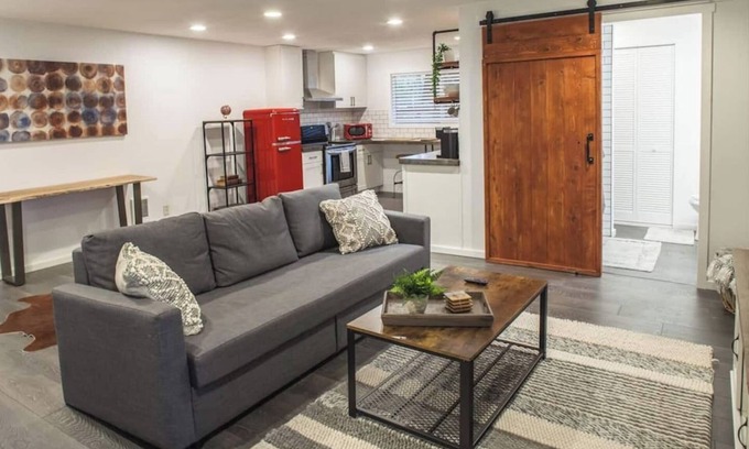 Felida House | This guest house is a 1 bedroom(s), 1 bathrooms, located in Vancouver, WA.