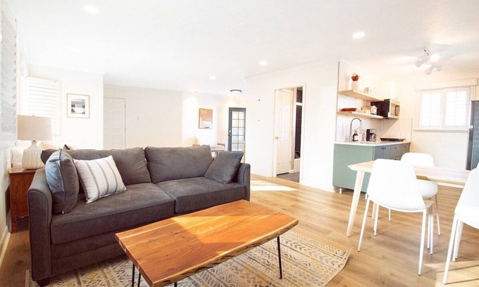 Barths House | This guest house is a 0 bedroom(s), 1 bathrooms, located in Wheat Ridge, CO.