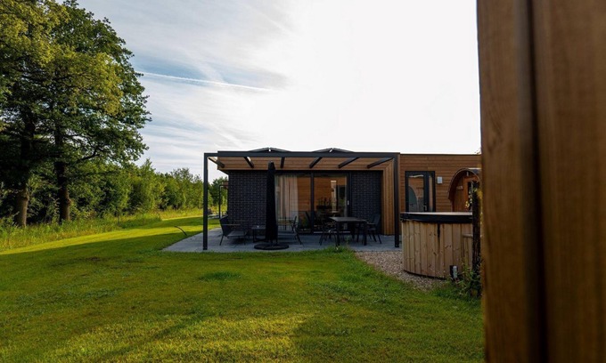 Lattrop House | This holiday home with a private sauna and hot tub features a cozy, homely living room with an open kitchen, 2 bedrooms, and a spacious outdoor area