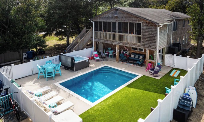 Duck House | This Home Has It All! Location, Amenities, & More!