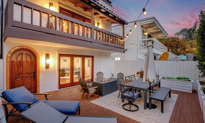 Venice House | This house is a 3 bedroom(s), 2.5 bathrooms, located in Los Angeles, CA.