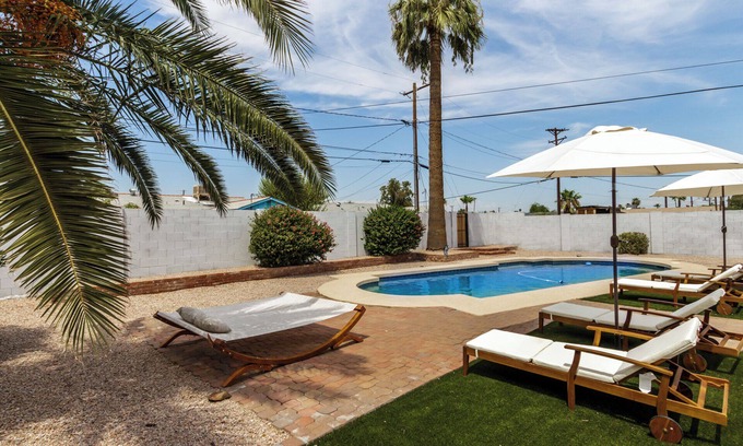 Papago Parkway House | This house is a 3 bedroom(s), 2 bathrooms, located in Scottsdale, AZ.