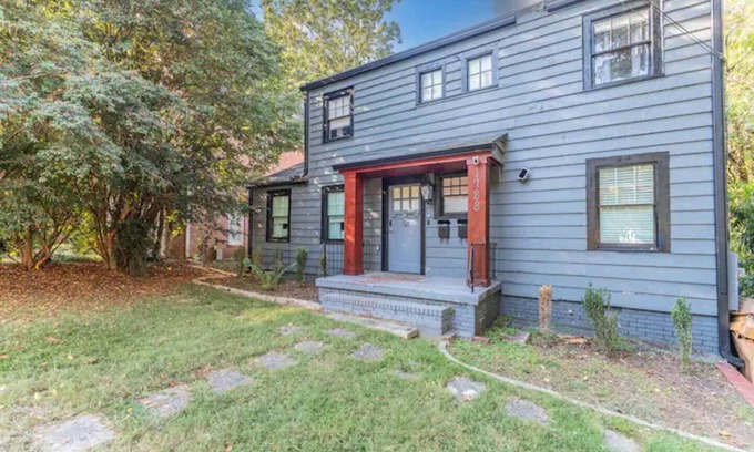 Lake Claire House | This house is a 4 bedroom(s), 2 bathrooms, located in Atlanta, GA.