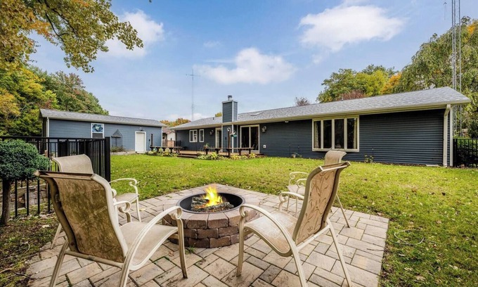 Paw Paw Lake House | This house is a 4 bedroom(s), 2.5 bathrooms, located in Coloma, MI.