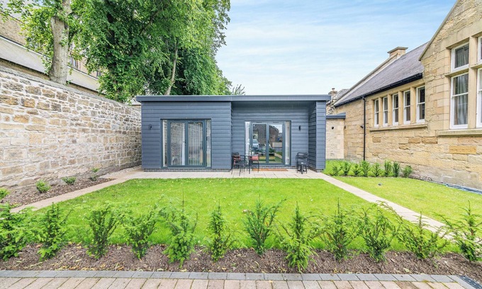 South Charlton Cottage | This is a wonderful, spacious, bright and airy apartment for couples.