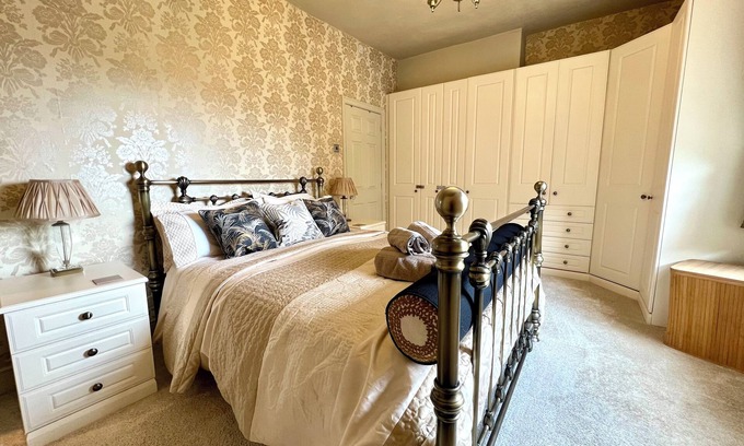 Haworth Apartment | This luxury, boutique style, stone built, 3 bedroom, 2 bathroom apartment by Above Rubies sits directly on Haworth’s renowned cobbled Main Street and is only a stone’s throw from the iconic Parsonage, home to the Brontë sisters.
