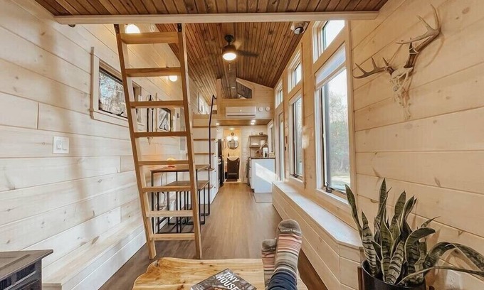 Chester Apartment | This tiny house is a 1 bedroom(s), 1 bathrooms, located in Chester, VT.