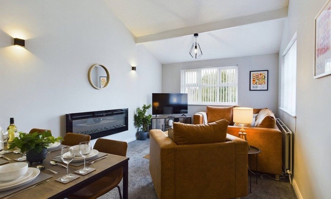 Macclesfield House | Thornton Lodge by Our Home Short Stays