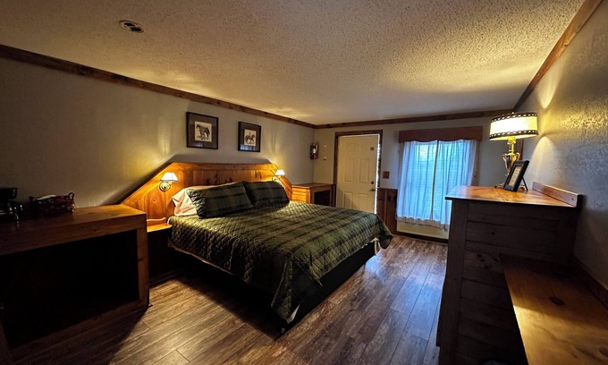 Jamestown Cabin | Three Bear Lodge
