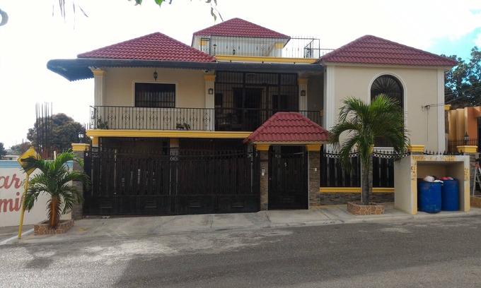 Santiago de los Caballeros House | Three Bed Room Next To Mall (Colinas Mall)
