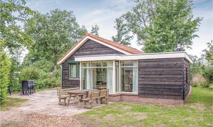 Ruurlo House | Three-Bedroom Holiday Home in Ruurlo