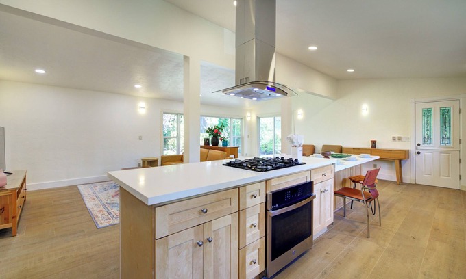 Mercer Island House | Three Bedroom Home With King Suite at Mercer Island