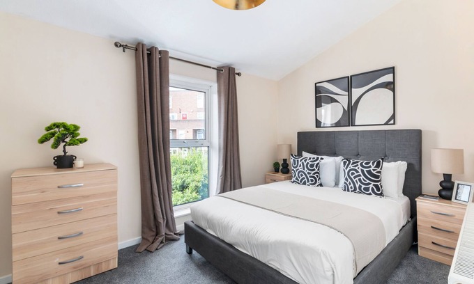 Glyndon House | Three-Bedroom House w/garden