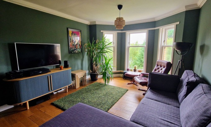 North West Apartment | Three bedroom, modern flat in Hyndland