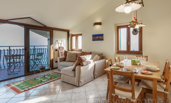Civenna Apartment | Three beds, two bedrooms, terrace overlooking the lake in the hills just 10 minutes from the lake