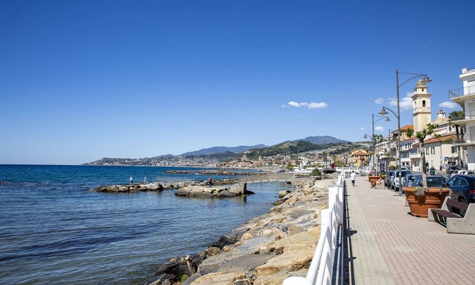 Santo Stefano al Mare Apartment | Three-room apartment only 20 metres from the sea