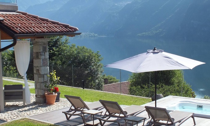 Anfo Apartment | Three-room apartment with lake view and private Jacuzzi