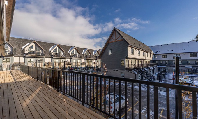 Canmore Apartment | Three Townhouse Combo - Families and Large Groups