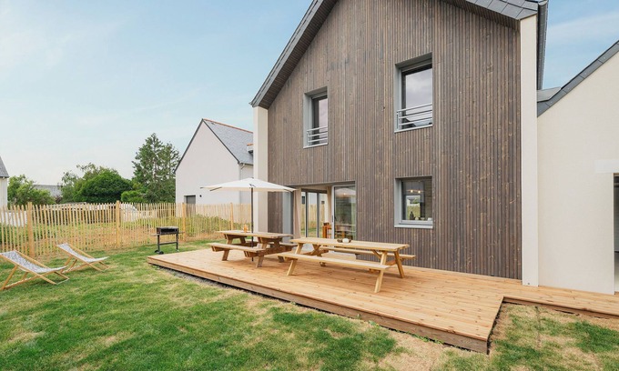 Lancieux House | Ti Vakansou" modern family home 1300m from the beach