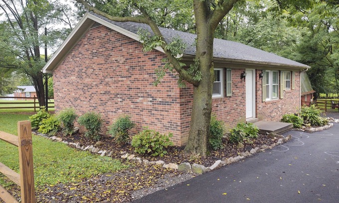 Lebanon House | Ticky's Cottage at Empire Estate
