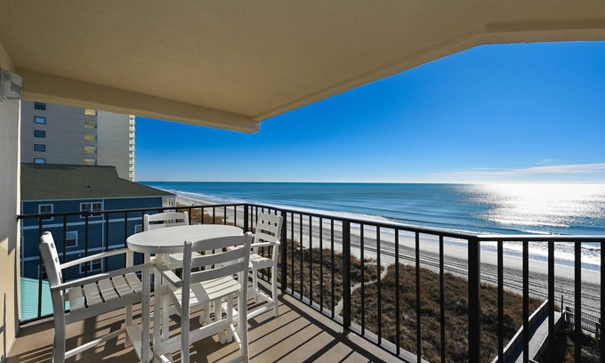 Ash Condo | Tidemaster 601 - Oceanfront Corner Unit - Walk to Main Street