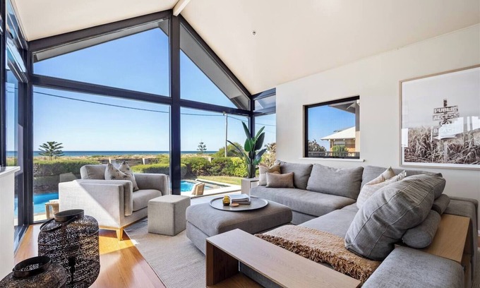 Geographe House | Tides Edge Stunning Pool House by the Beach