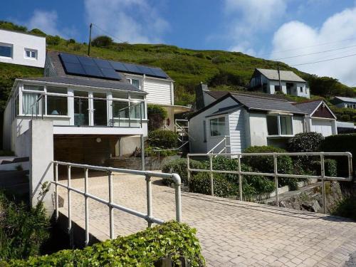 Trebarwith Strand House | Tides Reach - Trebarwith Strand - North Cornwall - Sleeps 4 - 6