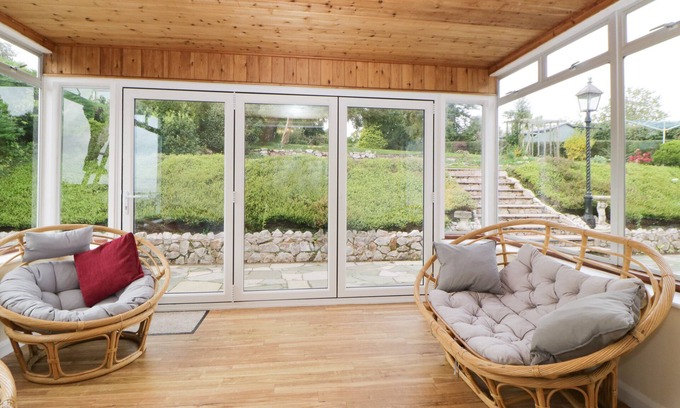 Ebford Cottage | TIDEWAYS, pet friendly, country holiday cottage in Starcross, Devon