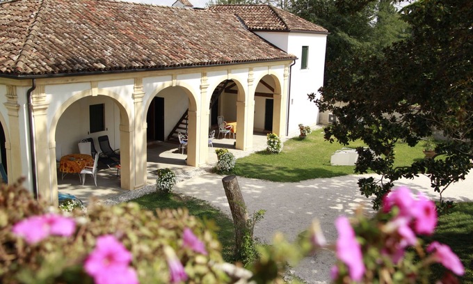 Olmo di Mira Apartment | Tiglio, charming residence in the Barchessa of Venetian Villa: Villa Pastori.