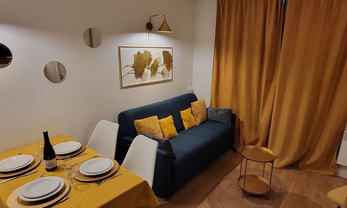 Val Claret Apartment | Tignes Val Claret, 1 bdrm, ski in ski out, balcony, south-facing, housekeeping/laundry included