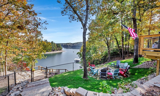 Crane Hill House | Tigua's Sunrise pet-friendly fishing + pontoon option
