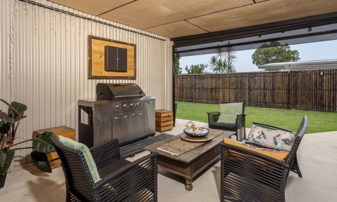 Bongaree House | Tilly's Beach House, TOP NOTCH