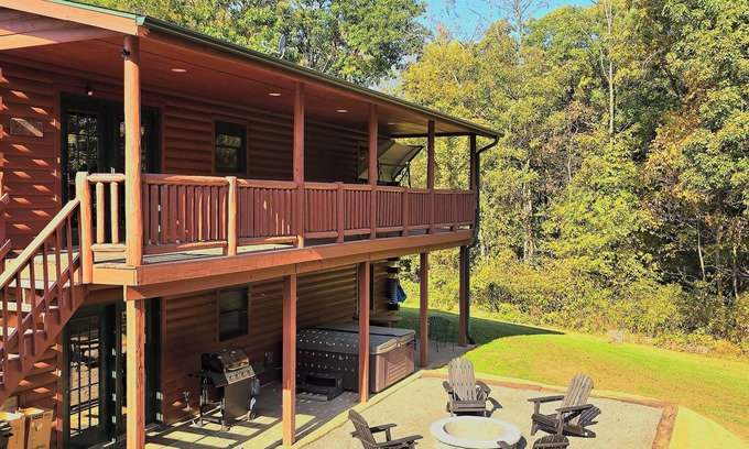 Harpers Ferry Cabin | Timber Ridge Lodge w/hot tub & POOL!