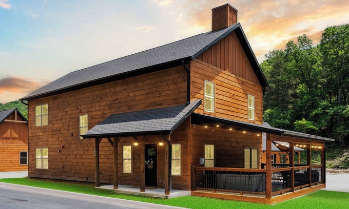 Hollister Cabin | Timber Valley Cabin - 4BR, Waterview, Private Hot Tub, Resort Style Pool