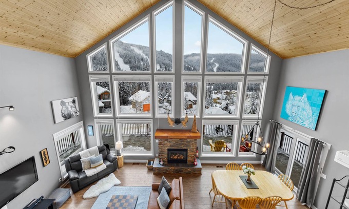 Sun Peaks House | Timberwolf Lodge - Private, Luxurious, Ski-in/Out Chalet