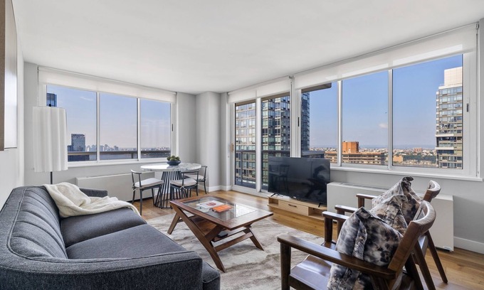 Theater District Apartment | Time Square Luxury Huge Two-Bedroom Apartment King Beds