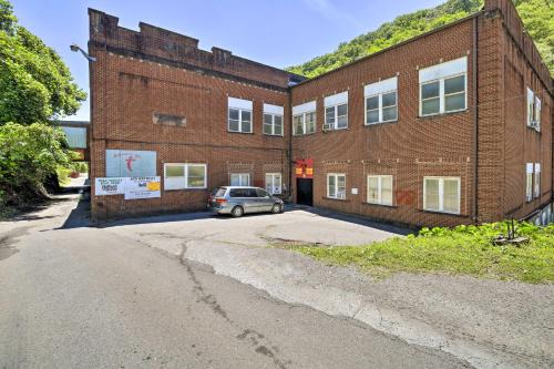 Wilcoe Apartment | Timeless Gary Studio, ATV Trails On-Site!