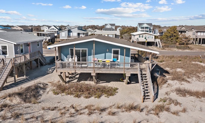 Long Beach Cottage | Timeless Oceanfront Cottage Near Pier with Grill & Fishing Station